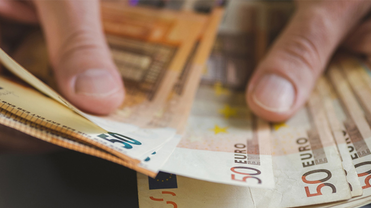 Στο επίπεδο των €820 από τον Απρίλιο ο κατώτατος μισθός