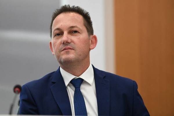 Πέτσας: Καμιά μείωση σε αφορολόγητο και συντάξεις
