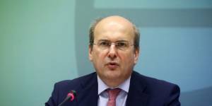 Χατζηδάκης: «Ψαλίδι» στους χρόνους περιβαλλοντικών αδειοδοτήσεων για τις επενδύσεις