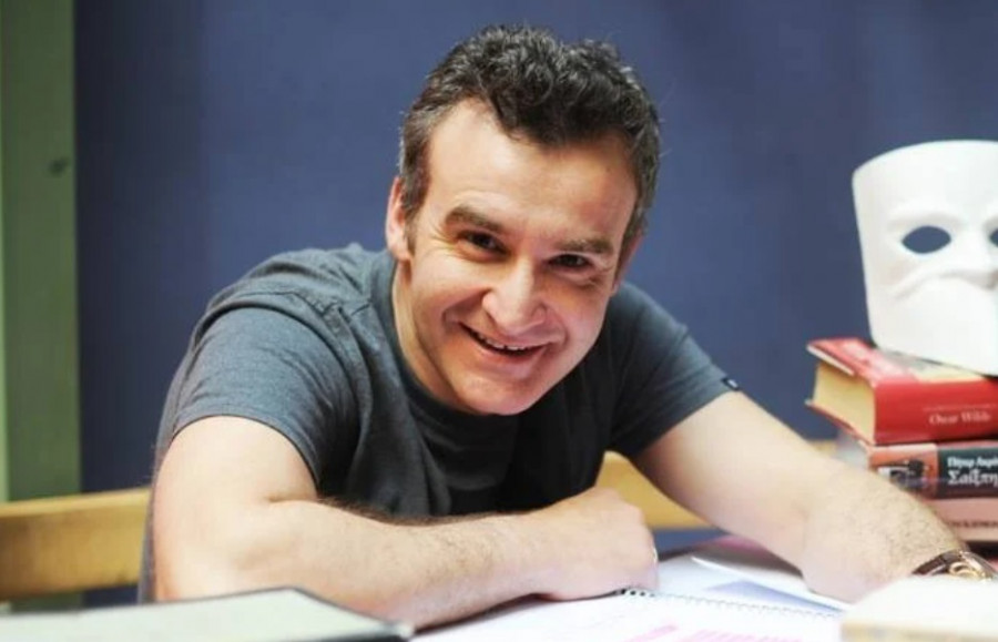 Νίκος Ορφανός: Η Πολιτεία είναι σαν τη θεία · μάς δίνει ένα χαρτζιλίκι, αλλά τα πολλά τα δίνει στα παιδιά της