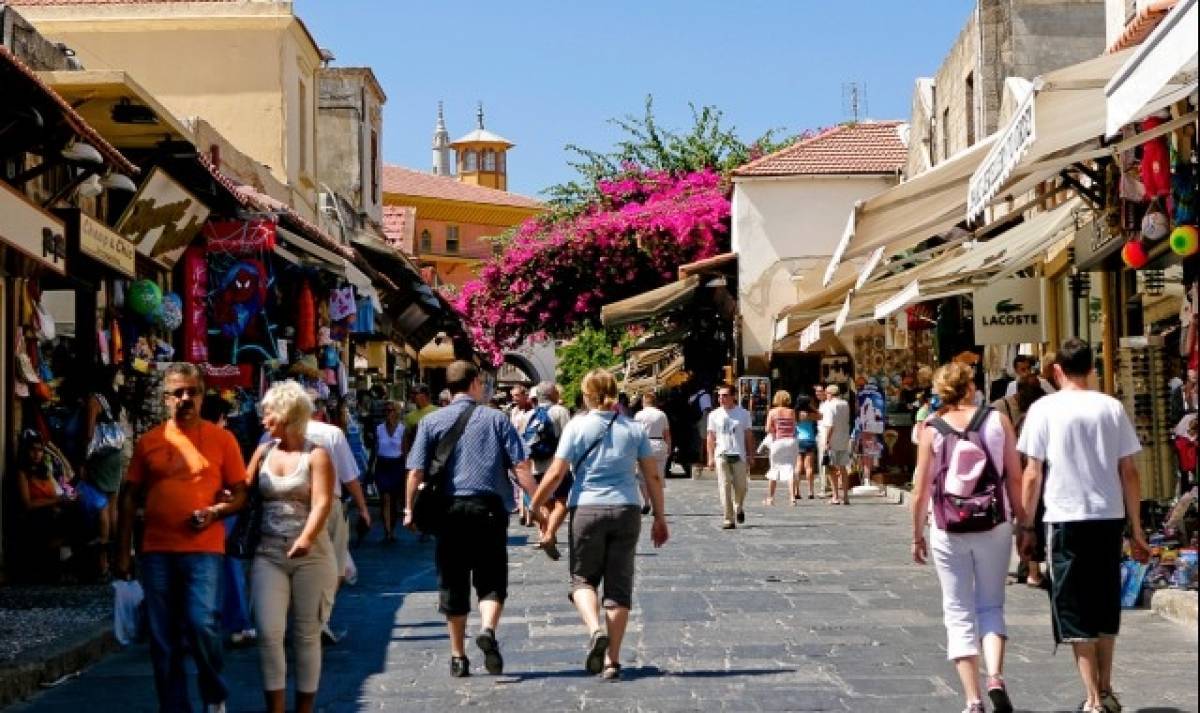 ΤτΕ: Στα 2,3δισ. ευρώ οι εισπράξεις στον τουρισμό τον Ιούνιο