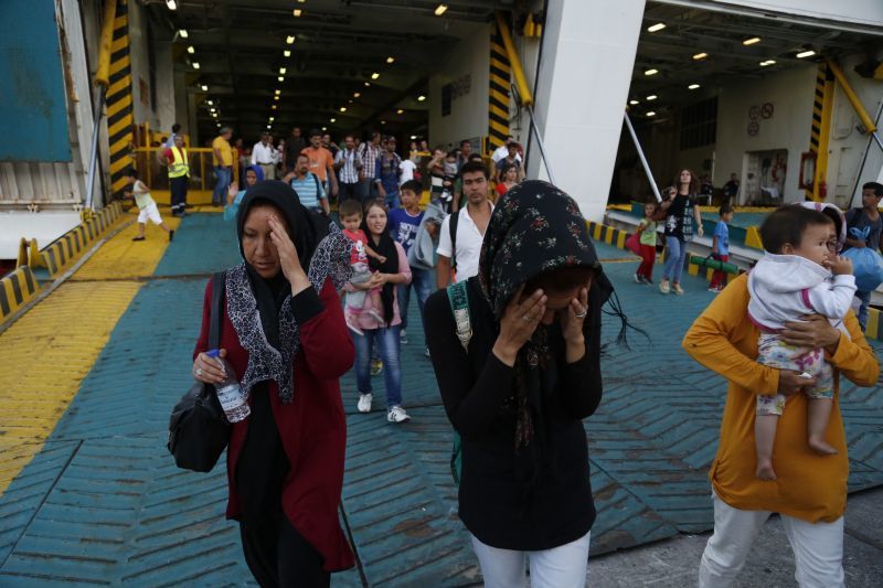 Προσφυγικό: 6.000 πρόσφυγες και μετανάστες στον Πειραιά