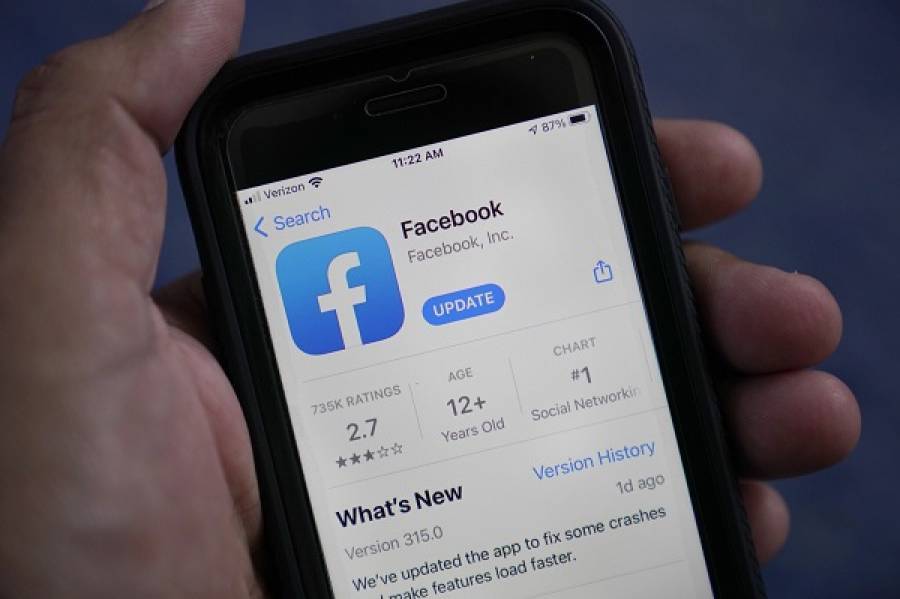 Το Facebook αφαιρεί την αντιεμβολιαστική καμπάνια των influencers