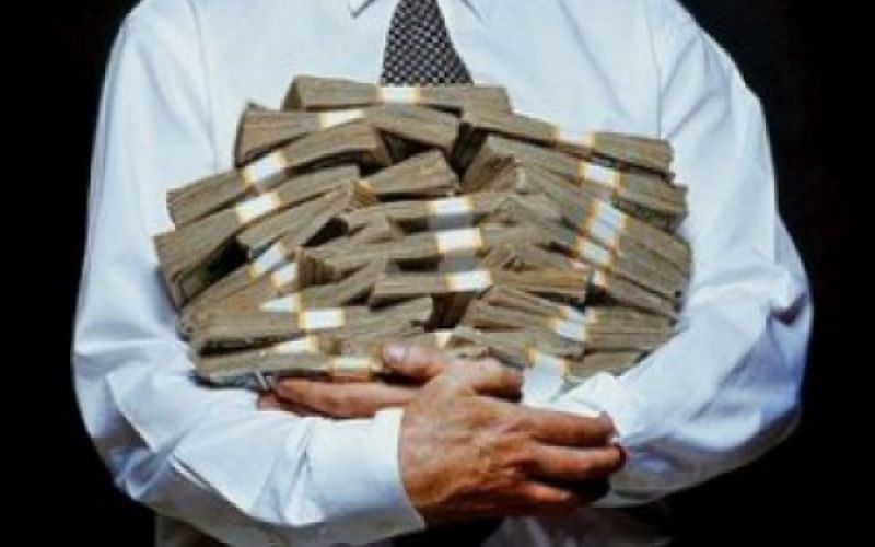 Τι θα κάνουν οι εισηγμένες με τα γεμάτα ταμεία