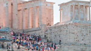 Εθνική Τράπεζα: Τουριστικό θαύμα με αστερίσκους – Η εξέλιξη του κλάδου και οι προκλήσεις