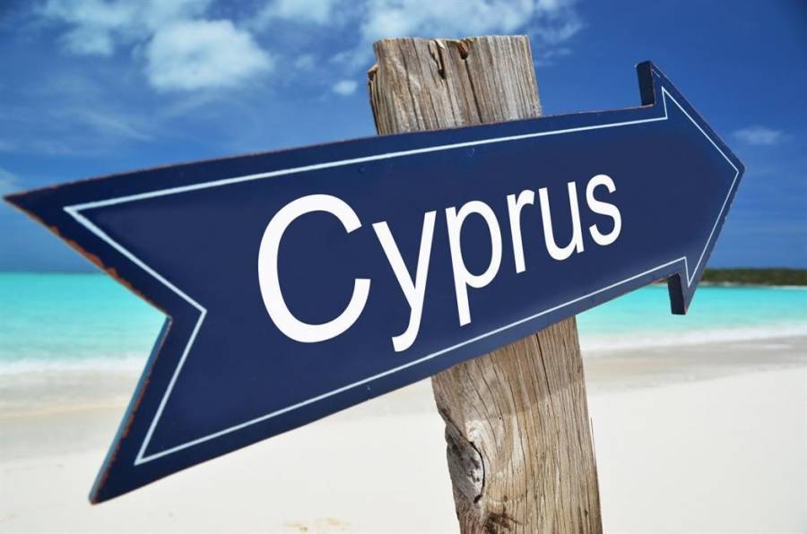 H Κύπρος «ανοίγει» για εμβολιασμένους Βρετανούς χωρίς περιορισμούς