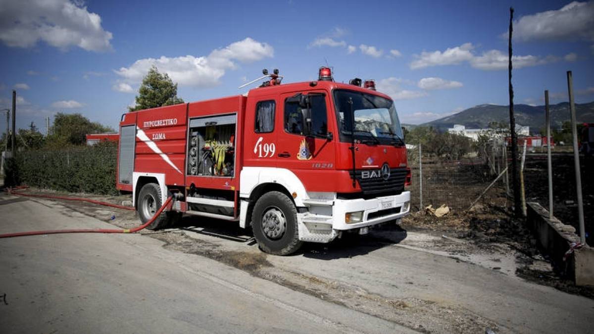 Σε εξέλιξη πυρκαγιά στη Νέα Μάκρη