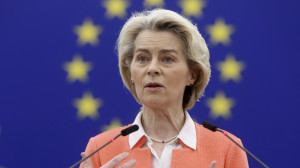Κομισιόν: Η ΕΕ θα δώσει σθεναρή απάντηση στους δασμούς Τραμπ