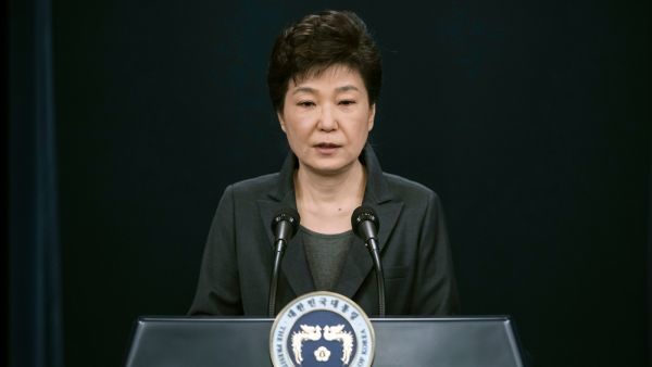 Νότια Κορέα: Δικαστικό ένταλμα σύλληψης της προέδρου Παρκ Γκέουν-χιε