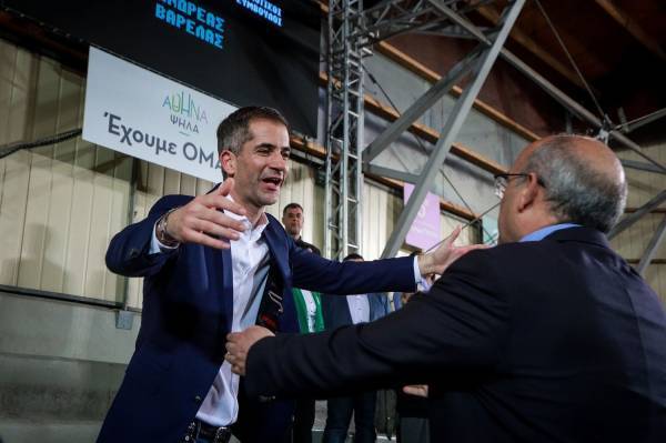 Ο Μπακογιάννης φιλούσε υπέροχα
