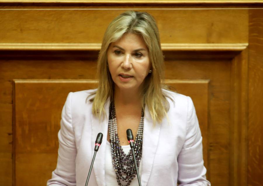 Μακρή: Πιθανή αφαίρεση γονικής μέριμνας και ποινές για αρνητές γονείς