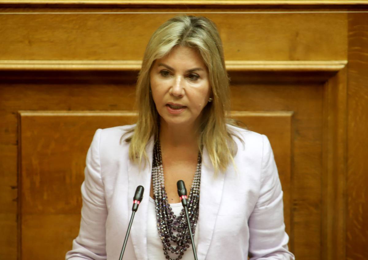 Μακρή: Πιθανή αφαίρεση γονικής μέριμνας και ποινές για αρνητές γονείς