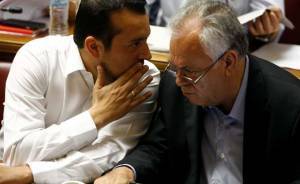 Μπαράζ δηλώσεων από υπουργούς: Δεν θα περικοπούν οι συντάξεις!