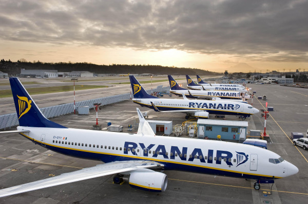 Η Ryanair κλείνει τη χειμερινή βάση στην Αθήνα-Μόλις 10 δρομολόγια