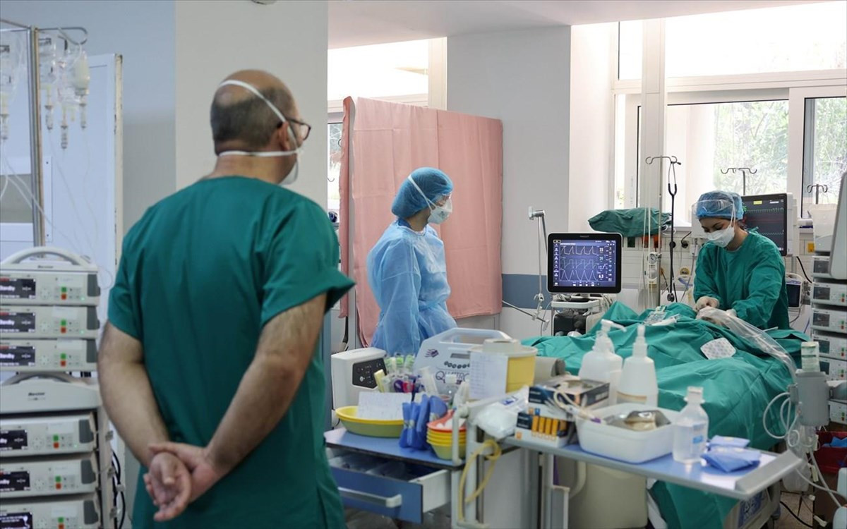 Κορονοϊός-Ελλάδα: 8 θάνατοι και 3.682 νέα κρούσματα- 110 διασωληνωμένοι