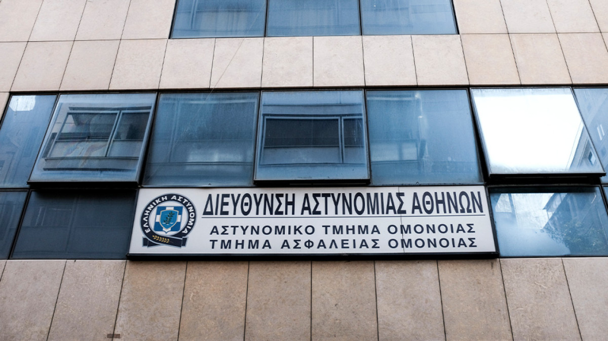 Ένοχοι κρίθηκαν δύο αστυνομικοί για τον ομαδικό βιασμό 19χρονης στο Α.Τ. Ομονοίας