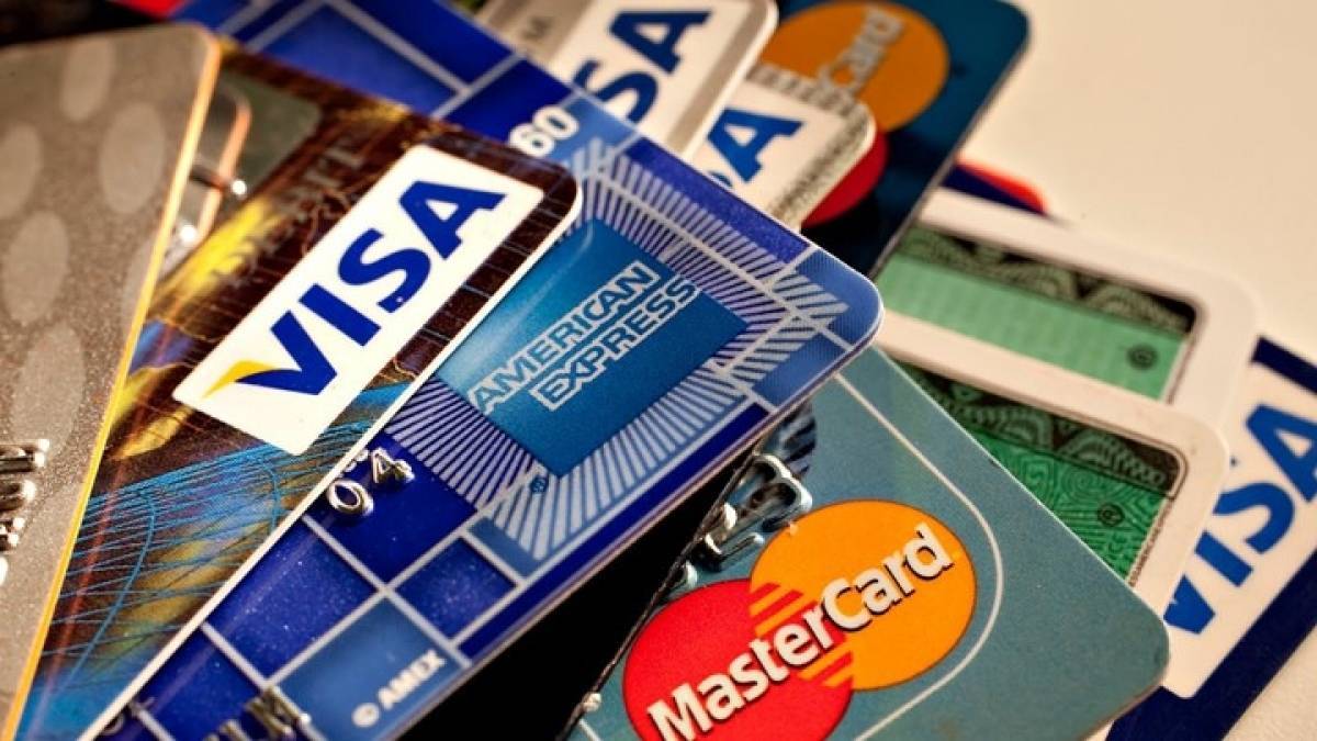 Οι Έλληνες φορολογούμενοι αποφεύγουν την πληρωμή φόρων με πιστωτικές