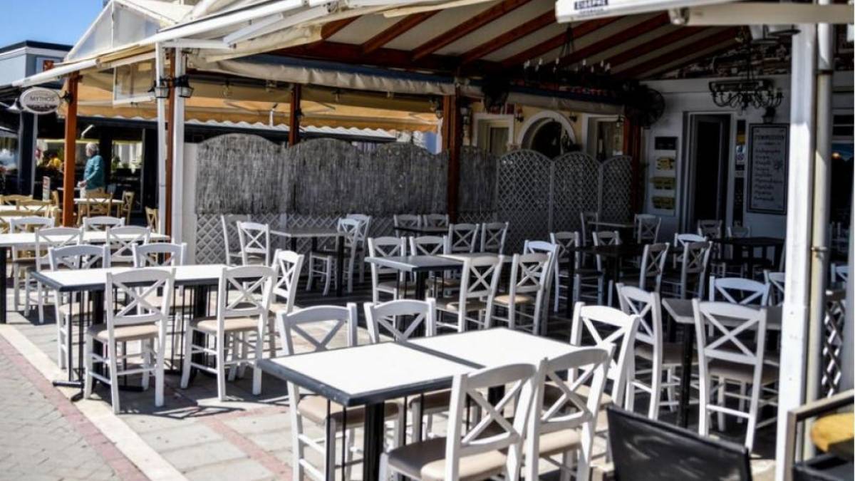 Θεοδωρικάκος προς ΚΕΔΕ: Τρέξτε τις αδειοδοτήσεις για τα τραπεζοκαθίσματα