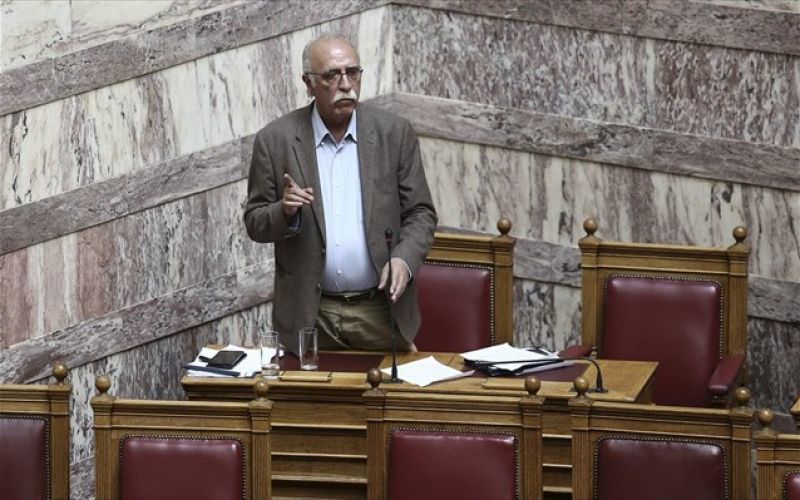 Βίτσας: Σκέψεις για καθιέρωση προσφυγικού διαβατηρίου