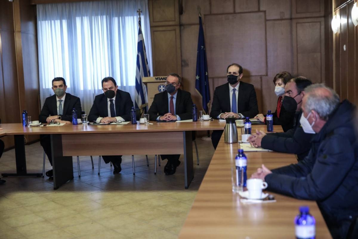 ΥΠΑΑΤ σε εκπροσώπους Αγροτών: Η κυβέρνηση στηρίζει την πρωτογενή παραγωγή