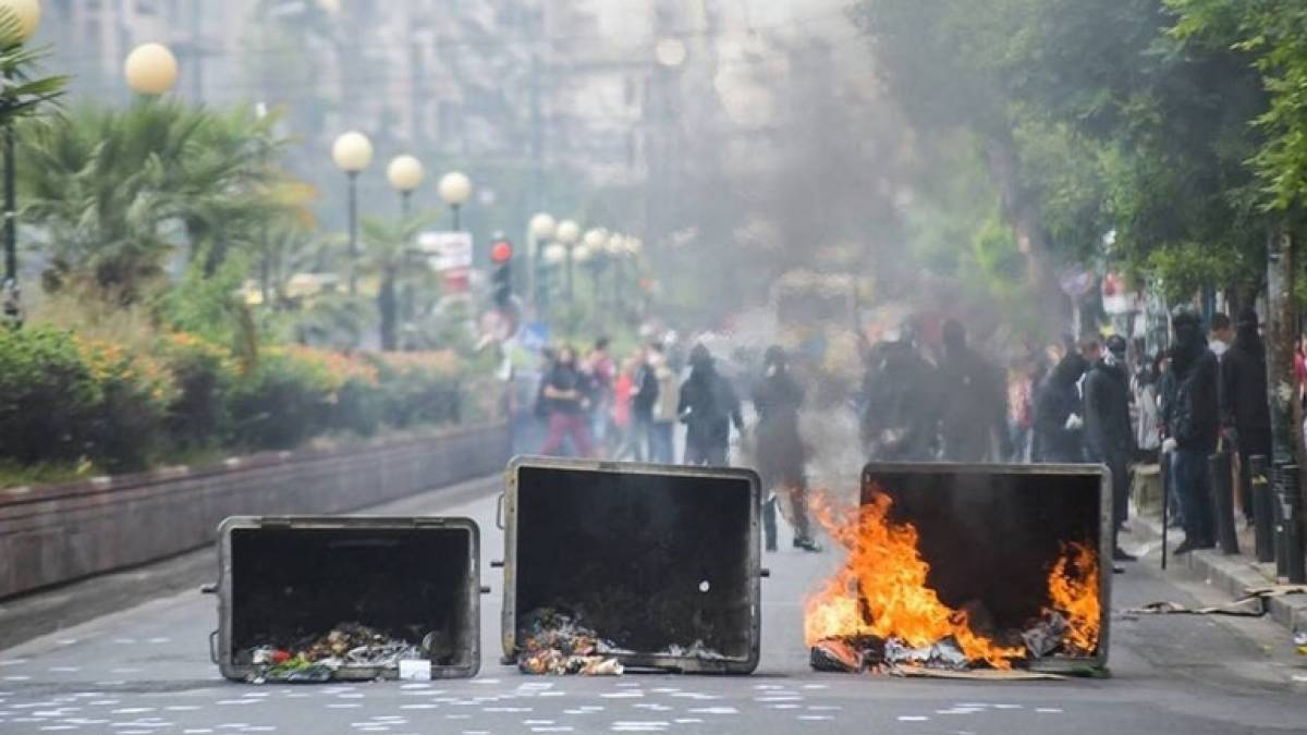 Σκηνικό έντασης μπροστά στην ΑΣΟΕΕ