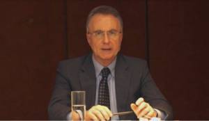 Σκουτέλης: «Ναι» στην ελευθερία εμβολιασμένων για επιστροφή στην κανονικότητα