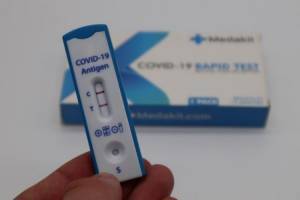 Αναλυτικός οδηγός: Βήμα-βήμα η διαδικασία για τα ατομικά τεστ κορονοϊού