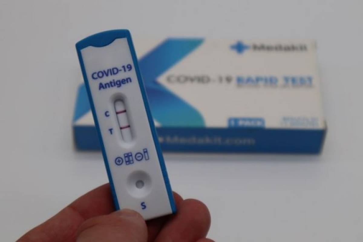 Αναλυτικός οδηγός: Βήμα-βήμα η διαδικασία για τα ατομικά τεστ κορονοϊού