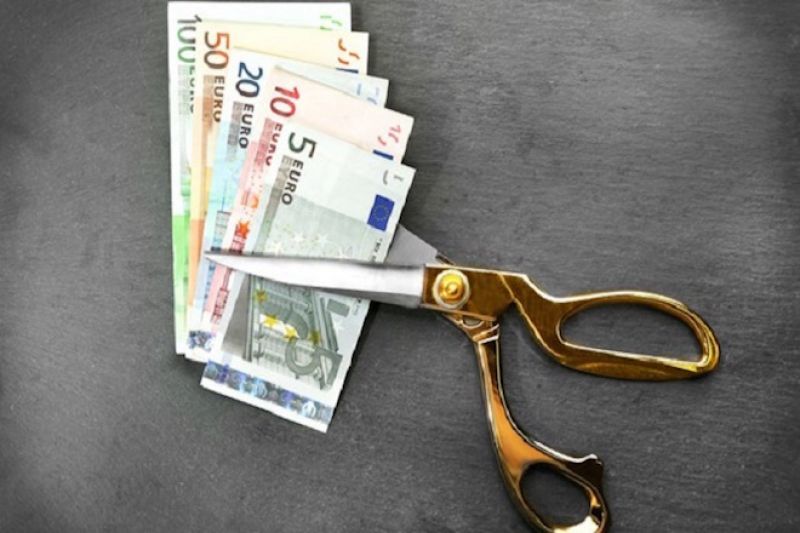 Νέο... «κούρεμα» σε εισοδήματα και συντάξεις φέρνει το 2017