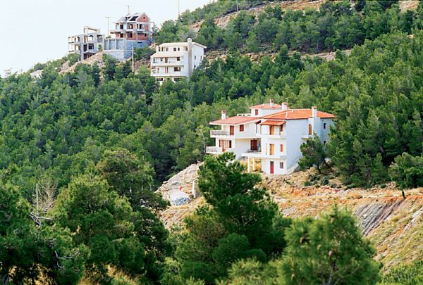 Έρχεται μείωση παραβόλων και προστίμων για τακτοποίηση αυθαιρέτων