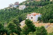 Έρχεται μείωση παραβόλων και προστίμων για τακτοποίηση αυθαιρέτων
