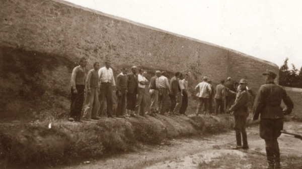ΥΠΠΟ: Μνημείο χαρακτήρισε το σύνολο των φωτογραφιών των 200 αντιστασιακών της Καισαριανής