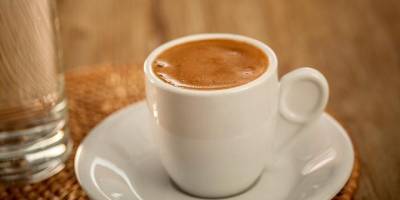 Ο Έλληνας μειώνει και τον καφέ λόγω φόρου