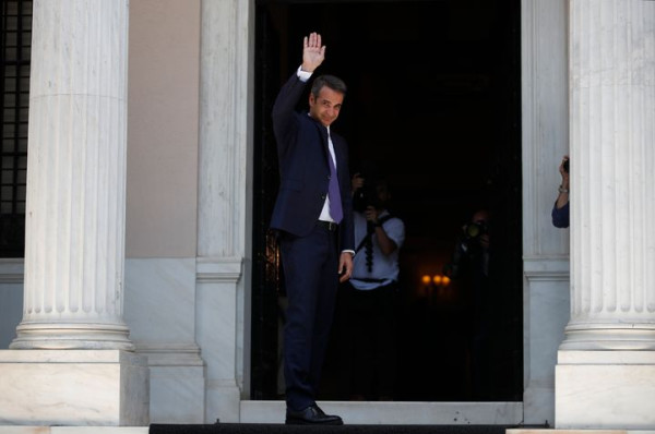 Το ΠαΣοΚ στην κατηφόρα και ο Μητσοτάκης το «αποχαιρετά»