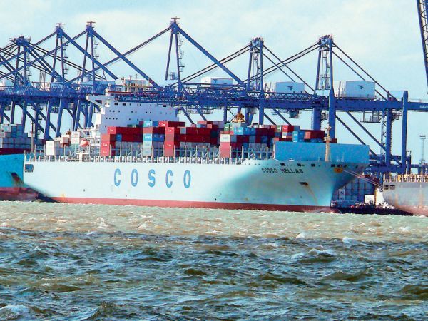 Bloomberg: "Η δραστηριότητα της COSCO μπορεί να βγάλει την Ελλάδα από την ύφεση"