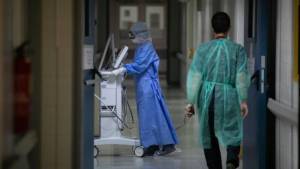 Κορονοϊός-Ελλάδα: Ρεκόρ με 21.657 νέα κρούσματα- 60 θάνατοι, 635 διασωληνωμένοι