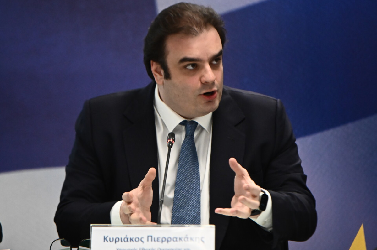 Αιχμηρή απάντηση Πιερρακάκη για τη δημοσιονομική πολιτική: Πού θα βρει τα λεφτά η αντιπολίτευση;