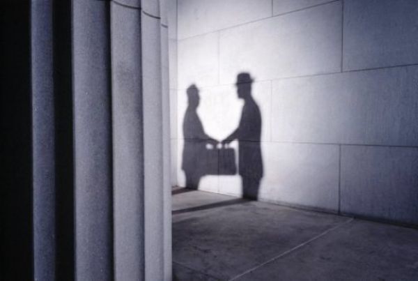Balkans Policy Research Group: Μαζικά φαινόμενα διαφθοράς στον τομέα της ενέργειας στη Ν.Α Ευρώπη