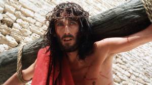 Από τον Ρόμπερτ Πάουελ στον Γουίλεμ Νταφόε: Έξι ηθοποιοί που ενσάρκωσαν τον Ιησού και έμειναν στην ιστορία