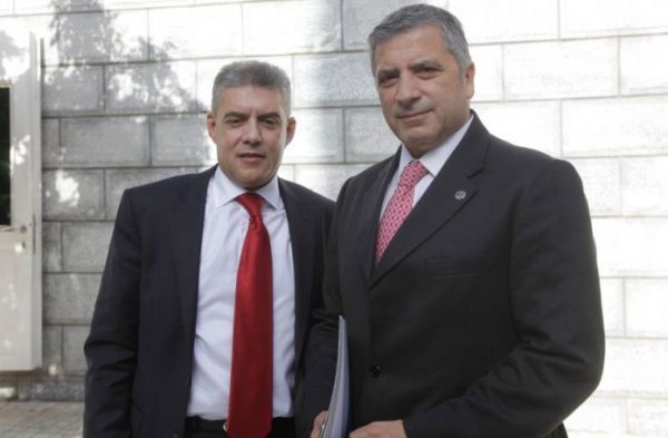 Εμφύλιος «γαλάζιων» πάνω απ΄ τα καμένα
