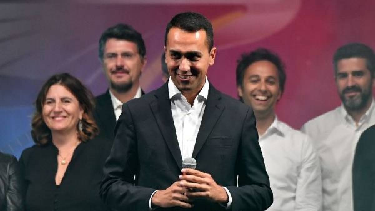 Ο Ντι Μάιο... κλείνει το μάτι στην Κομισιόν-Χαμόγελα στις αγορές