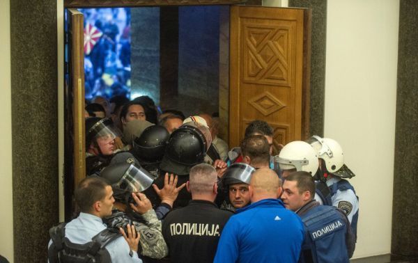 Βαλκάνια «στα κόκκινα»: Έπεσε η κυβέρνηση στην Κροατία-Εκτός ελέγχου η κατάσταση στα Σκόπια