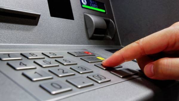 Συμβουλές από την ΕΛ.ΑΣ. για ασφαλή χρήση των ΑΤΜ