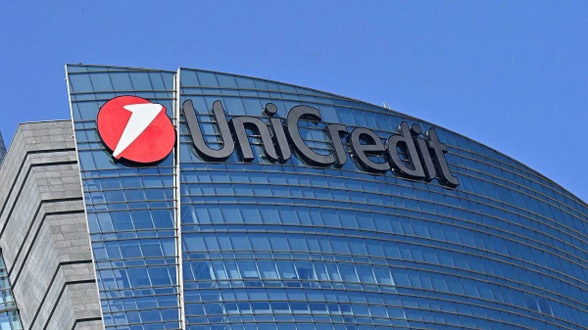 UniCredit για Ελλάδα: Ανάπτυξη 8% φέτος και 3% το 2022