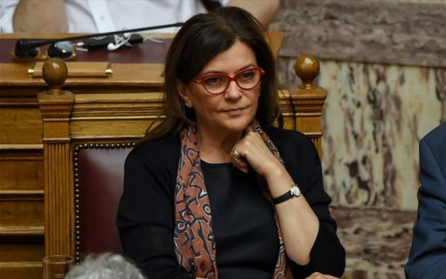 Μιά χαρά τα περνάει η Αντωνοπούλου...