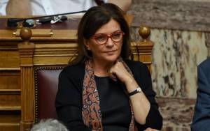 Μιά χαρά τα περνάει η Αντωνοπούλου...