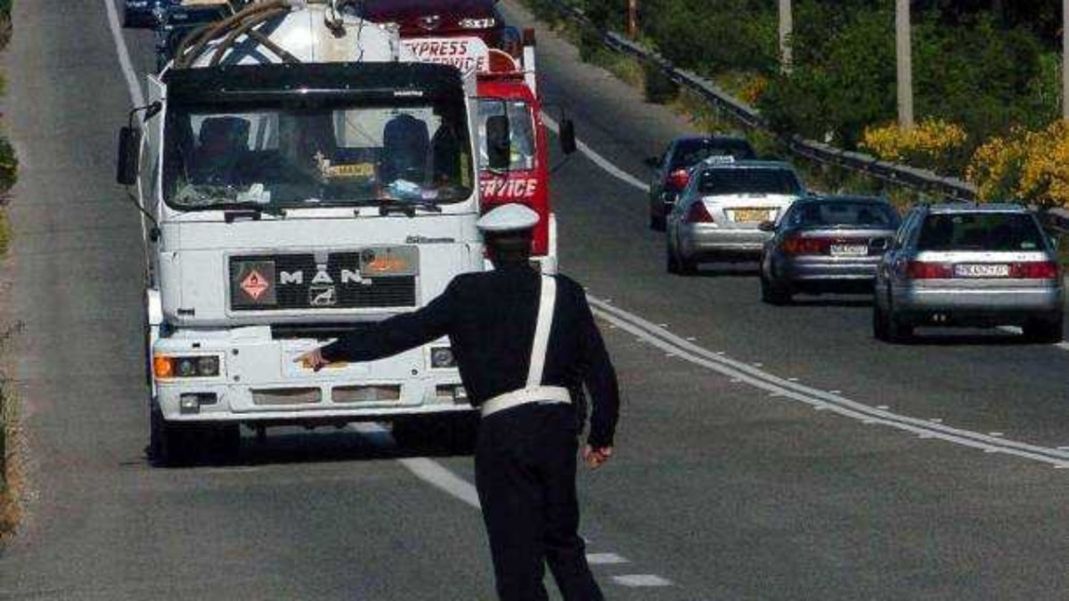 Έξοδος Χριστουγέννων: Αυξημένα μέτρα της τροχαίας την εορταστική περίοδο