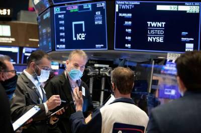 Wall Street: «Άλμα» για τoν Dow Jones-«Βουτιά» ο Nasdaq