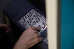 Το ΦΕΚ για το «κουρεμένο» δώρο Χριστουγέννων-Οι ημερομηνίες πληρωμής