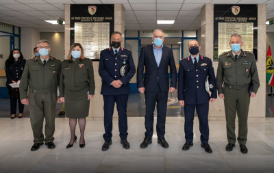 Θεοδωρικάκος: Επισκέφθηκε αστυνομικούς που νοσηλεύονται στο 401 Γενικό Στρατιωτικό Νοσοκομείο